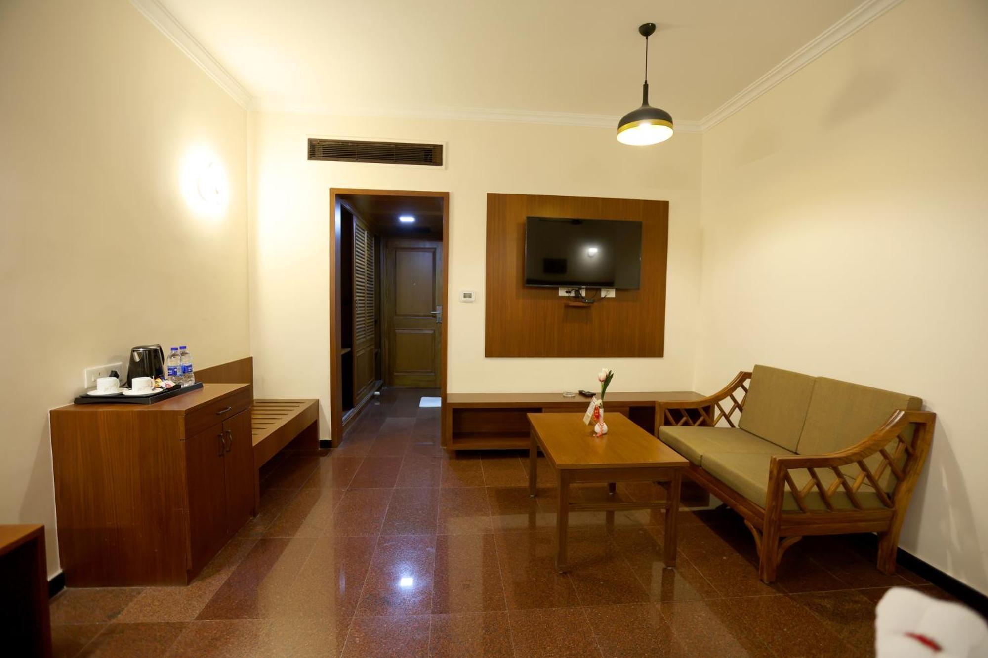 Breeze Residency Hotel Tiruchirappalli Exterior foto