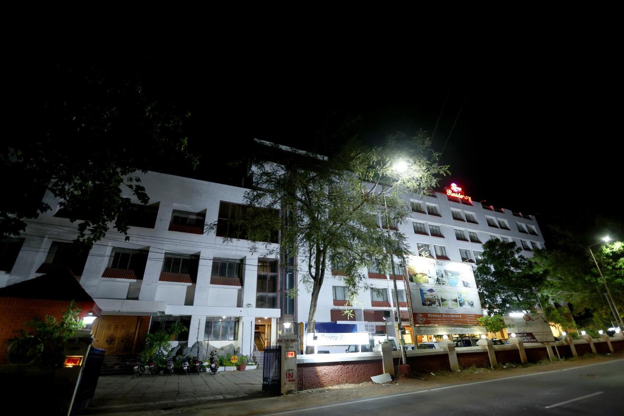 Breeze Residency Hotel Tiruchirappalli Exterior foto