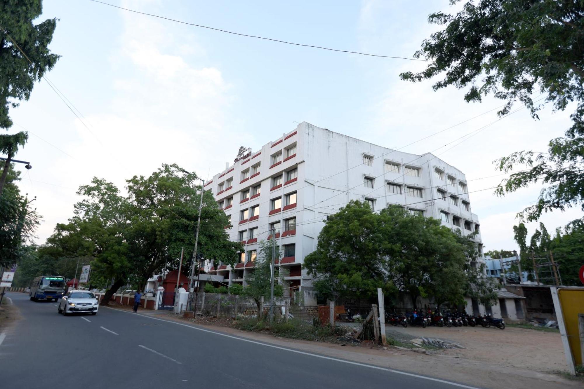 Breeze Residency Hotel Tiruchirappalli Exterior foto